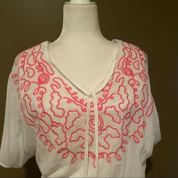 Hayden Embroidered Top - Picture 4 of 11